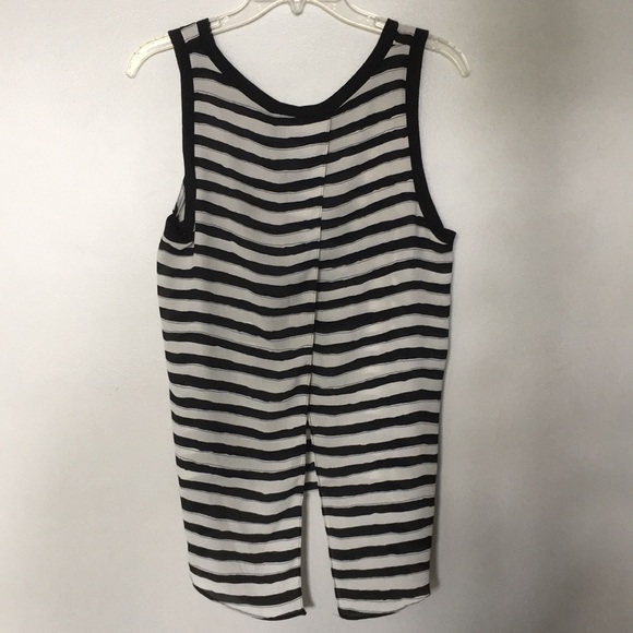 💥⚡️5 for 20$⚡️💥 Open back flowy tank! - Picture 2 of 2